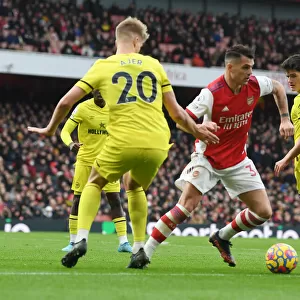 Granit Xhaka Breaks Past Defenders in Arsenal's Victory over Brentford (Arsenal v Brentford, Premier League 2021-22)