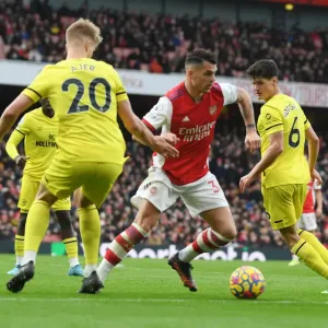 Granit Xhaka Breaks Past Defenders in Arsenal's Victory over Brentford (Arsenal v Brentford, Premier League 2021-22) Granit Xhaka Breaks Past Defenders in Arsenal's Victory over Brentford (Arsenal v Brentford, Premier League 2021-22)