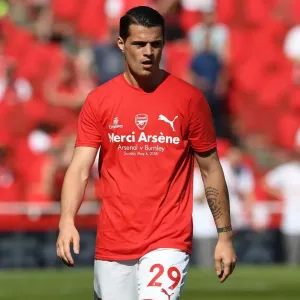 Granit Xhaka Prepares for Arsenal's Clash Against Burnley (2017-18) Granit Xhaka Prepares for Arsenal's Clash Against Burnley (2017-18)