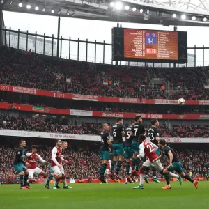 Granit Xhaka Takes Free Kick for Arsenal against Southampton, Premier League 2017-18