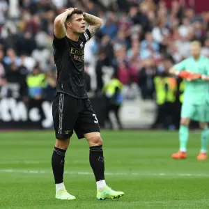 Granit Xhaka's Disappointment: Arsenal's Struggle Against West Ham United in the Premier League (April 2023)