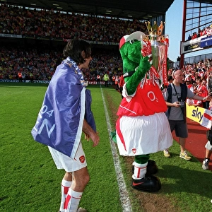 Gunner lifts the Premiership trophy watched by Thierry Henry and Robert Pires
