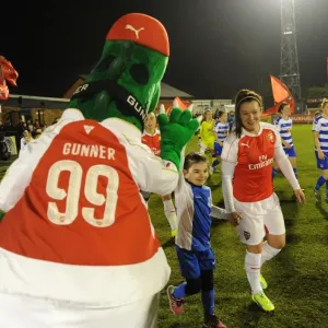 Gunner and mascot with Emma Mitchell (Arsenal Ladies)