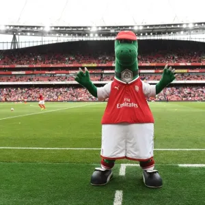 Gunneraurus at Arsenal vs Sevilla - Emirates Cup 2017-18