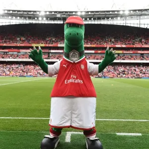 Gunneraurus at Emirates Cup: Arsenal vs. Sevilla, 2017-18