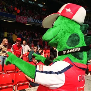 Gunnersaurus with Arsenal fans before the match. Arsenal 2: 0 Chelsea. The AXA F