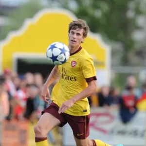Havard Nordveit (Arsenal). SC Neusiedl 0: 4 Arsenal, Sportzentrum Neusiedl Havard Nordveit (Arsenal). SC Neusiedl 0: 4 Arsenal, Sportzentrum Neusiedl