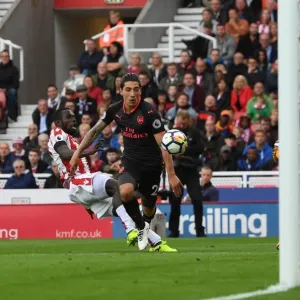 Hector Bellerin (Arsenal) Mame Diouf (Stoke). Stoke City 1: 0 Arsenal. Premier League