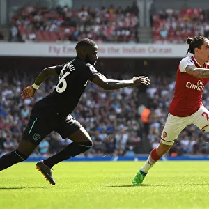 Hector Bellerin: Arsenal's Defensive Powerhouse in Action Against West Ham United, Premier League 2017-18