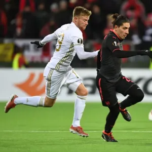 Hector Bellerin Breaks Past Dennis Widgren in Europa League Clash: Ostersunds vs Arsenal Hector Bellerin Breaks Past Dennis Widgren in Europa League Clash: Ostersunds vs Arsenal