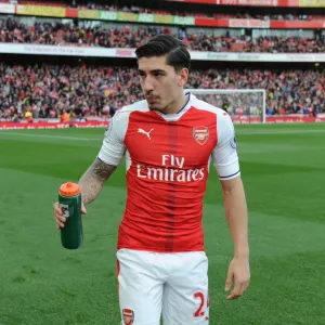 Hector Bellerin Gears Up for Arsenal vs Swansea City Showdown (2016-17)