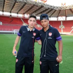 Hector Bellerin and Serge Gnabry (Arsenal). Olympiacos U19 2: 0 Arsenal U19 Hector Bellerin and Serge Gnabry (Arsenal). Olympiacos U19 2: 0 Arsenal U19