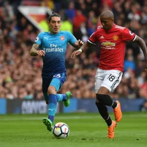 Hector Bellerin vs. Ashley Young: Intense Battle at Old Trafford - Manchester United vs. Arsenal, Premier League 2017-18 Hector Bellerin vs. Ashley Young: Intense Battle at Old Trafford - Manchester United vs. Arsenal, Premier League 2017-18