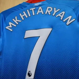 Henrikh Mkhitaryan: Gearing Up for Battle in Arsenal's Changing Room (Swansea City vs Arsenal 2017-18) Henrikh Mkhitaryan: Gearing Up for Battle in Arsenal's Changing Room (Swansea City vs Arsenal 2017-18)
