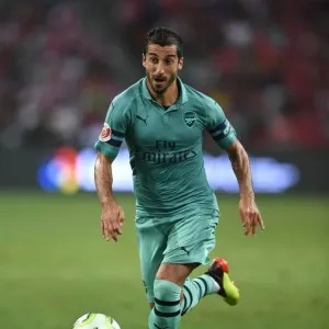 Henrikh Mkhitaryan vs Paris Saint-Germain: Arsenal's Star Clash in 2018 International Champions Cup Henrikh Mkhitaryan vs Paris Saint-Germain: Arsenal's Star Clash in 2018 International Champions Cup