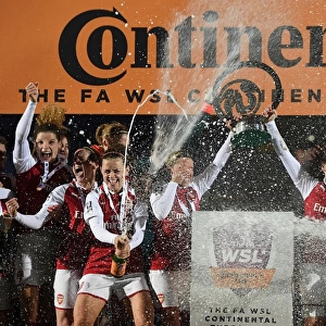 HIGH WYCOMBE, ENGLAND - MARCH 14: The Arsenal Women celebrate winning the Continenal Cup Trophy after the match between