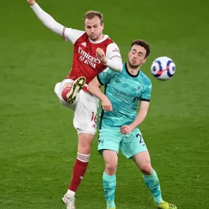 Holding His Ground: Rob's Pressure-Clearing Moment in Arsenal vs. Liverpool's Premier League Battle