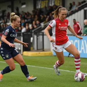 Intense Battle: Arsenal Women vs Aston Villa Women in FA WSL Match (2021-22) Intense Battle: Arsenal Women vs Aston Villa Women in FA WSL Match (2021-22)