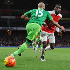 Intense Battle: Campbell vs. Kaboul - Arsenal vs. Sunderland, Premier League 2015-16