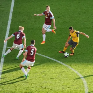 Intense Battle: Sanchez vs. Burnley's Defenders - Sanchez Under Pressure (2016-17) Intense Battle: Sanchez vs. Burnley's Defenders - Sanchez Under Pressure (2016-17)