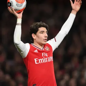 Intense Face-off: Arsenal's Bellerin Clashes with Everton in Premier League Showdown