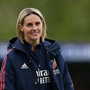 Intense Focus: Coach Kelly Smith Prepares for Arsenal Women vs Chelsea Women FA Super League Showdown