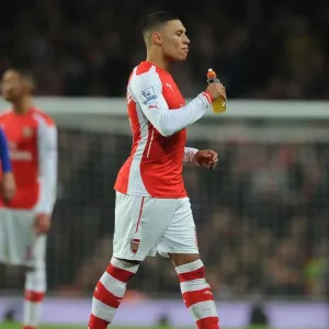 Intense Moment: Oxlade-Chamberlain Fights for Possession against Manchester United (2014-15) Intense Moment: Oxlade-Chamberlain Fights for Possession against Manchester United (2014-15)