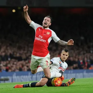 Intense Rivalry: Debuchy Fouls Lamela in Arsenal vs. Tottenham (2015-16) Intense Rivalry: Debuchy Fouls Lamela in Arsenal vs. Tottenham (2015-16)