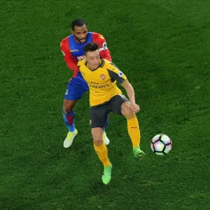 Intense Rivalry: Ozil vs. Puncheon - A Battle at Selhurst Park, Crystal Palace vs. Arsenal, Premier League 2016-17