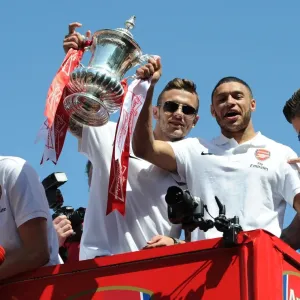 Jack Wilshere and Alex Oxlade-Chamberlain on the Arsenal Trophy Parade. Islington, 18 / 5 / 14 Jack Wilshere and Alex Oxlade-Chamberlain on the Arsenal Trophy Parade. Islington, 18 / 5 / 14
