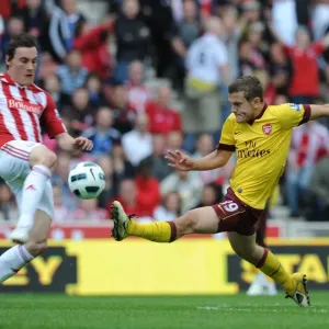 Jack Wilshere (Arsenal) Dean Whitehead (Stoke). Stoke City 3: 1 Arsenal