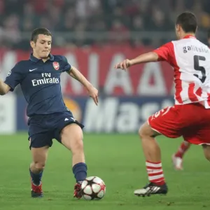 Jack Wilshere (Arsenal) Giorgos Galitsios (Olympiacos). Olympiacos 1: 0 Arsenal