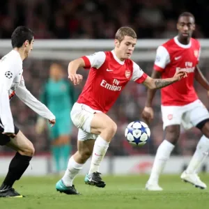 Jack Wilshere (Arsenal) Henrik Mkhitaryan (Shaktar). Arsenal 5: 1 Shaktar Donetsk