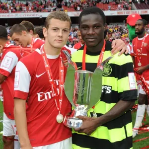 Jack Wilshere and Emmanuel Frimpong (Arsenal) with the Emirates Cup Trophy