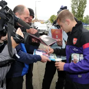 Jack Wilshere Signs Autographs Before Arsenal U21 vs. West Bromwich Albion U21 (2012-13) Jack Wilshere Signs Autographs Before Arsenal U21 vs. West Bromwich Albion U21 (2012-13)