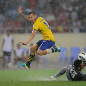 Jack Wilshere vs. Tran Buu Ngoc: A Talent-Filled Clash in the Vietnam vs. Arsenal Friendly, 2013 Jack Wilshere vs. Tran Buu Ngoc: A Talent-Filled Clash in the Vietnam vs. Arsenal Friendly, 2013