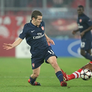 Jack Wilshere's Brilliant Performance: Arsenal's 1-0 Victory Over Olympiacos (Leonardo) in UEFA Champions League (Group H, 2009)