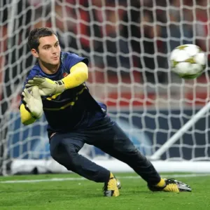 James Shea (Arsenal). Arsenal 0: 2 Schalke 04. UEFA Champions League. Group B James Shea (Arsenal). Arsenal 0: 2 Schalke 04. UEFA Champions League. Group B