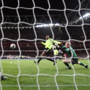 Jay Simpson scores his and Arsenals 2nd goal past