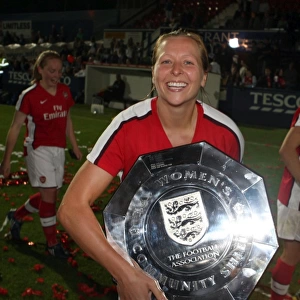 Jayne Ludlow (Arsenal) with the Community Shield