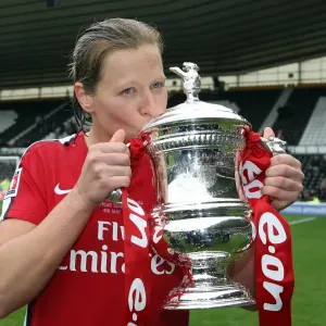 Jayne Ludlow (Arsenal Ladies) with the FA Cup Trophy