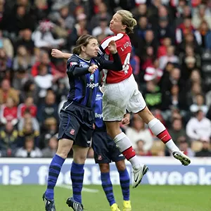 Jayne Ludlow (Arsenal) Nicola Devine (Sunderland)