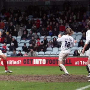 Jayne Ludlow scores Arsenals goal
