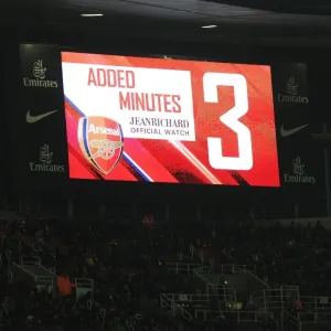 El patrocinador de reloj Jean Richards del Arsenal es el que hace la apuesta por un resultado favorable, ya que el equipo ha ganado con una diferencia de dos goles contra Crystal Palace en la Barclay's Premier League