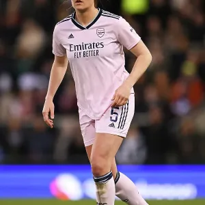Jennifer Beattie's Unwavering Concentration: Arsenal vs. Manchester United in FA Women's Super League Jennifer Beattie's Unwavering Concentration: Arsenal vs. Manchester United in FA Women's Super League