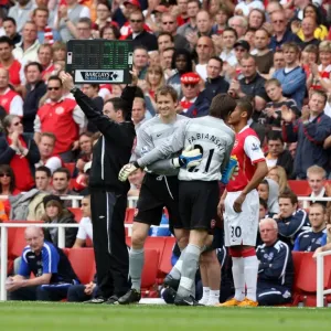 Jens Lehmann (Arsenal) comes on as a sub for Lukasz Fabianski (Arsenal)