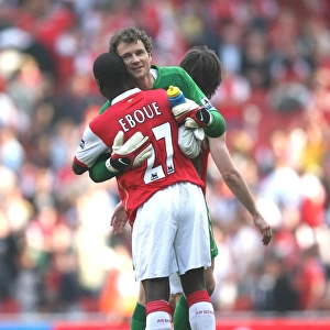 Jens Lehmann and Emmanuel Eboue celebrate after the match