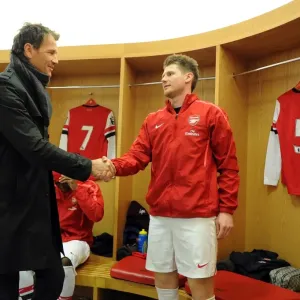 Jens Lehmann (ex Arsenal) shakes hands with Sead Hajrovic (Arsenal) before the match
