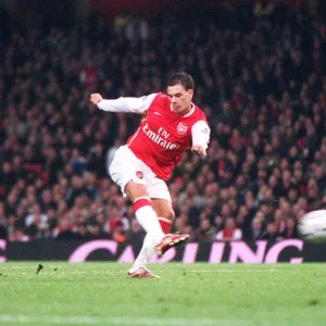 Jeremie Aliadiere scores Arsenals 2nd goal