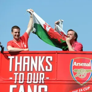 Jodie Trowsdale and Stuart MacFarlane Print, Arsenal Pre-Trophy Parade